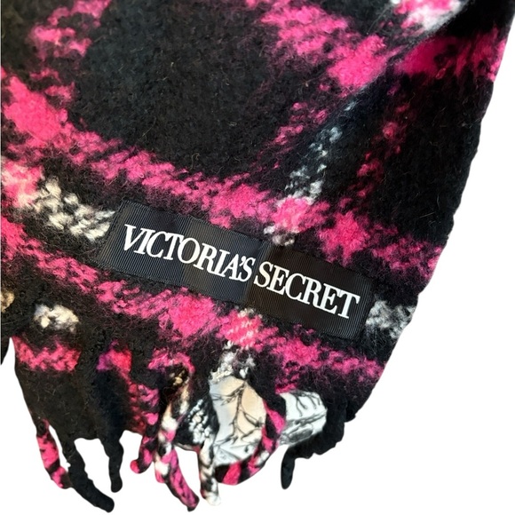 Victoria's Secret Plush Plaid Scarf Fringe Edge Pink and Black - Picture 4 of 5